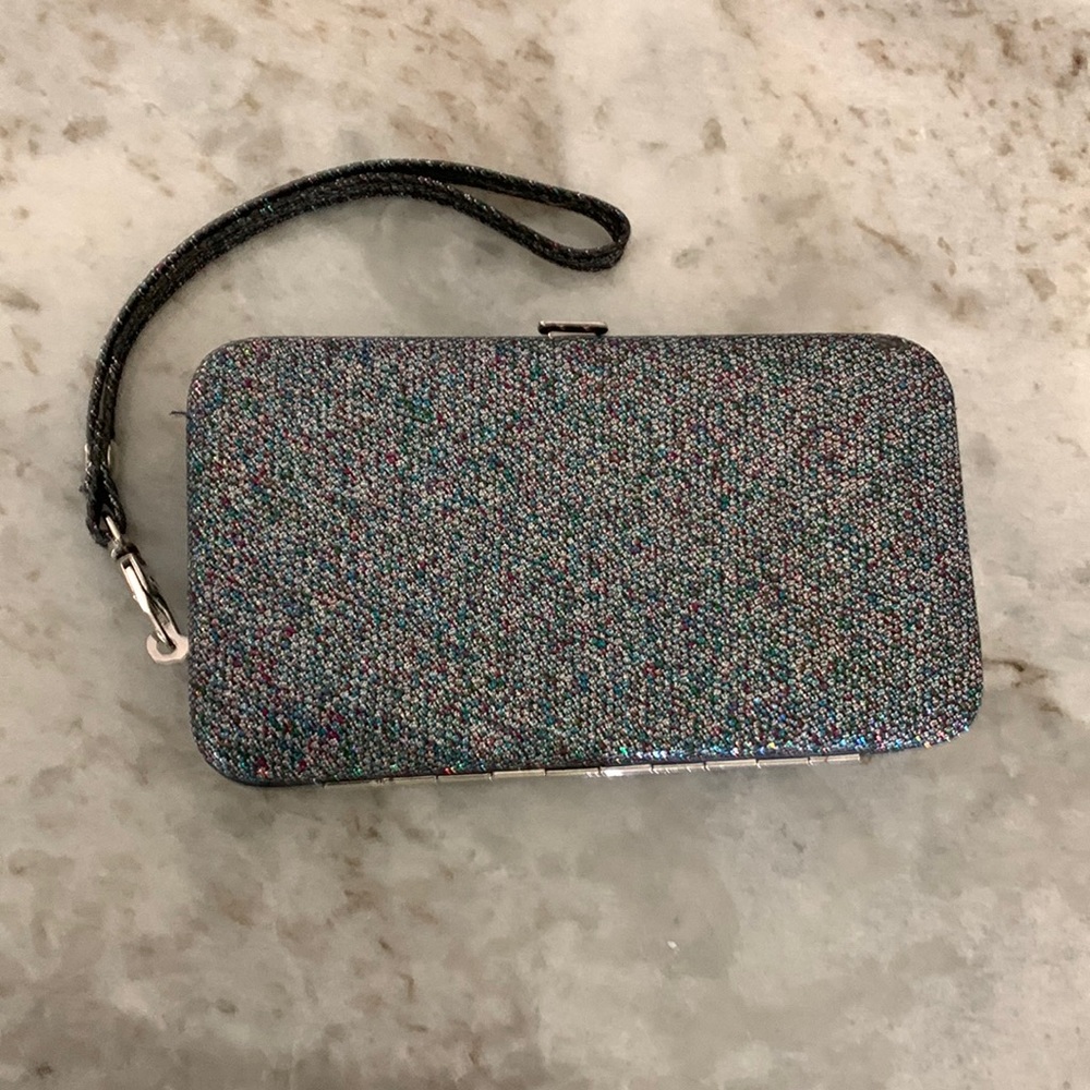 Wristlet wallet